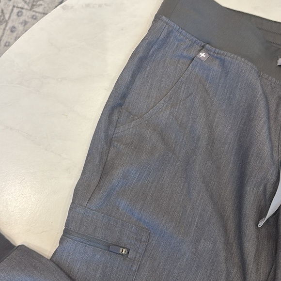 Figs Jogger - Picture 4 of 5